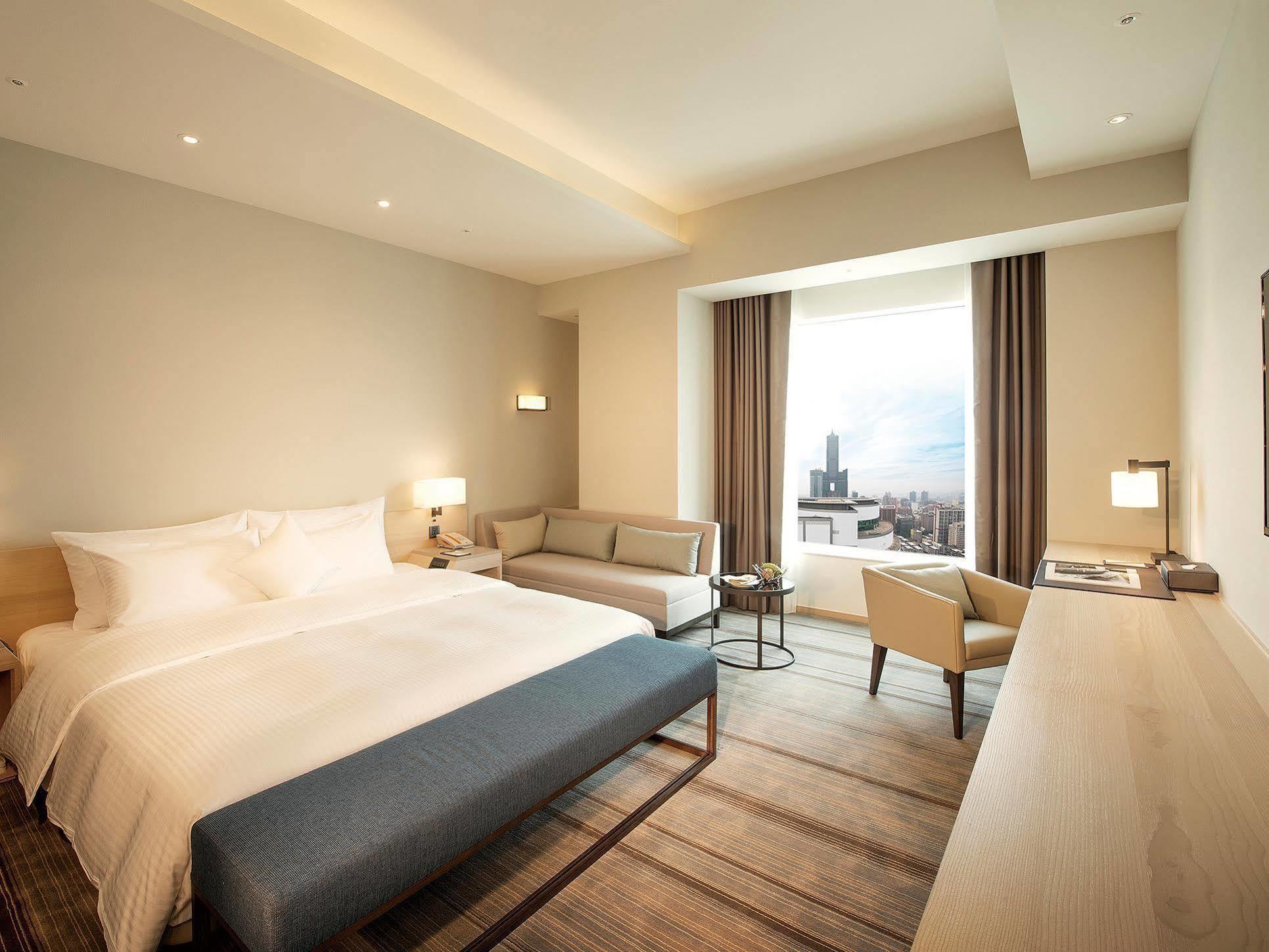 Hotel Cozzi Zhongshan Каосюн Екстериор снимка