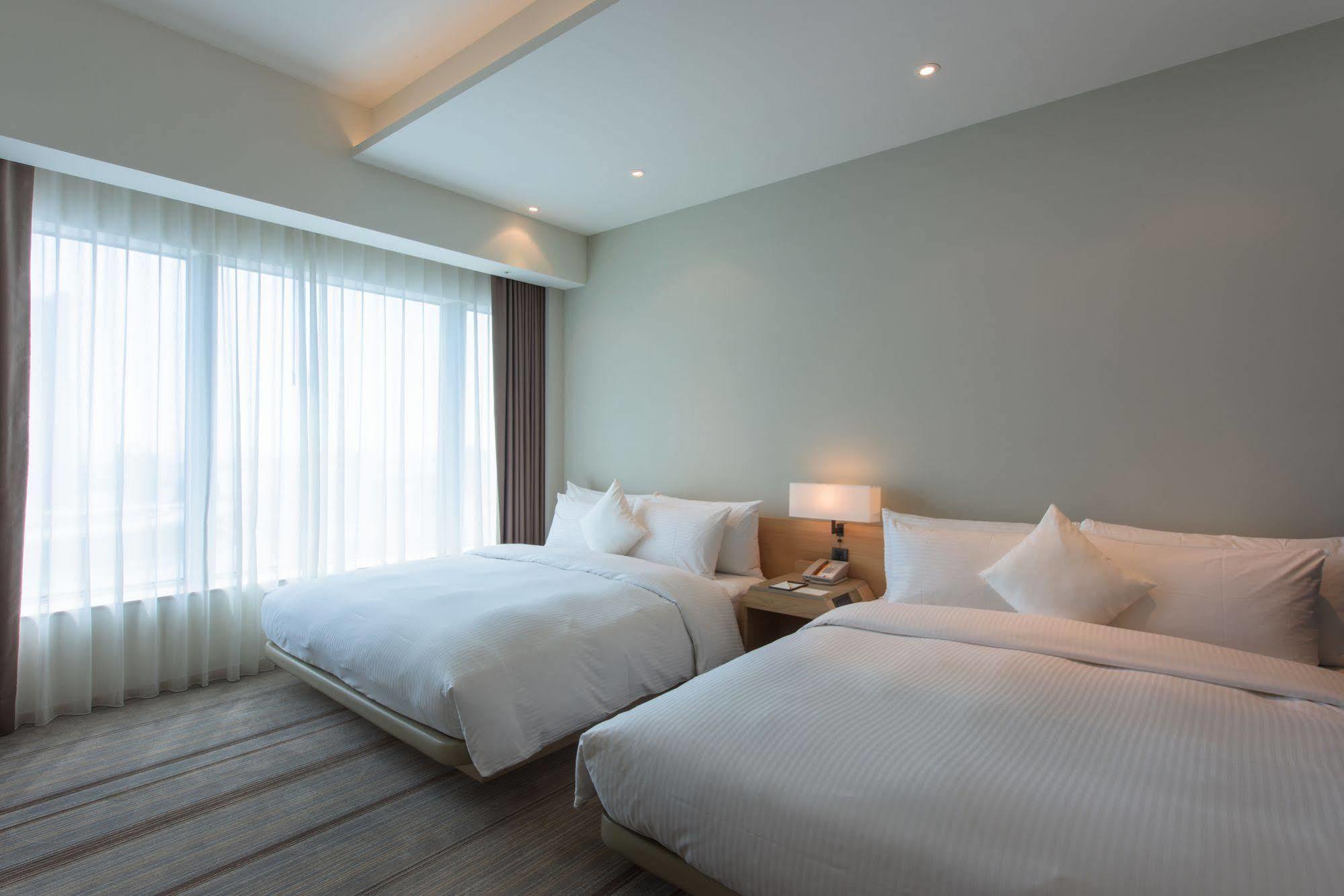 Hotel Cozzi Zhongshan Каосюн Екстериор снимка